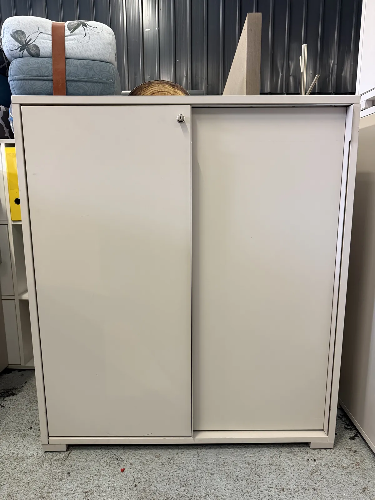 Armoire de bureau basse gris clair à portes coulissantes, 100 cm, photo 1