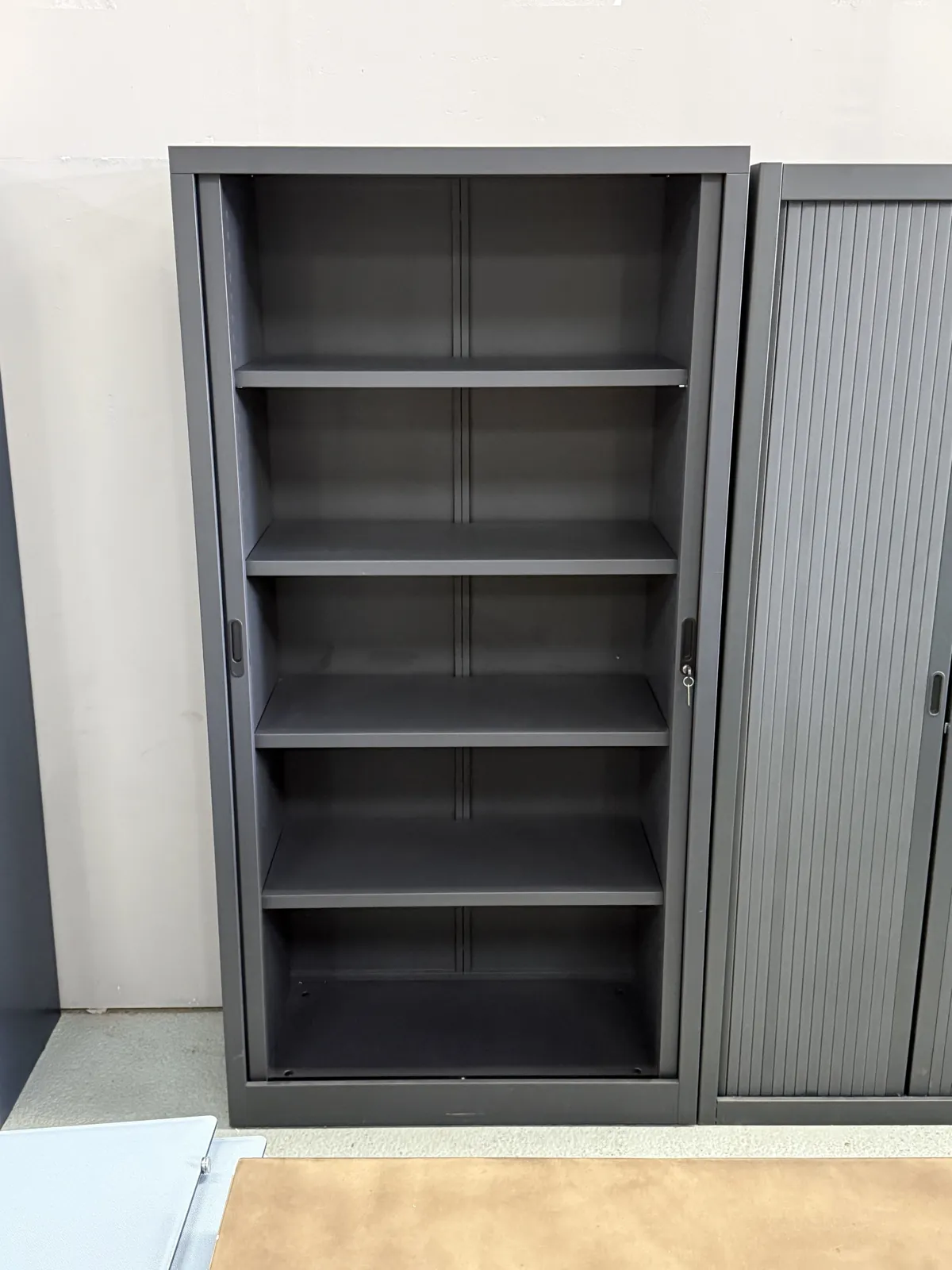 Armoire de bureau grise en plastique, taille moyenne, photo 2