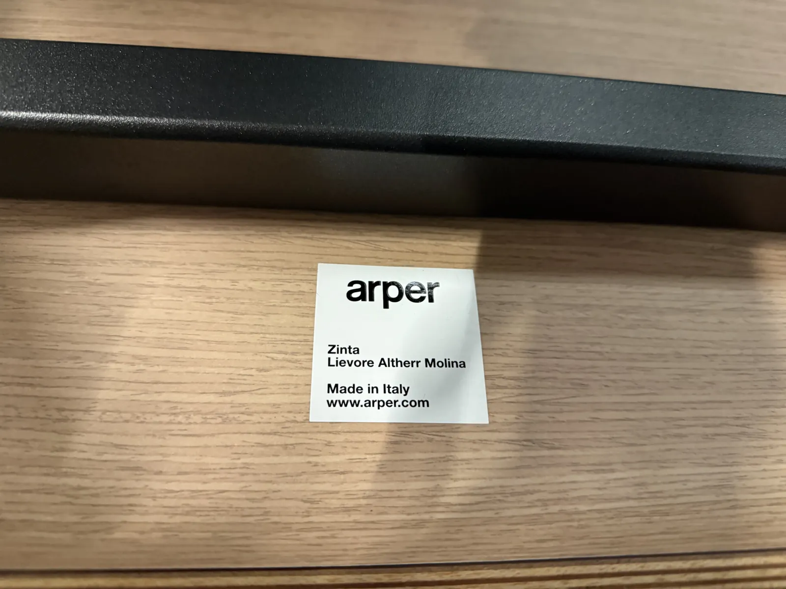 Banc d'accueil Arper en bois 240 cm, pour hall ou salle d'attente, photo 4