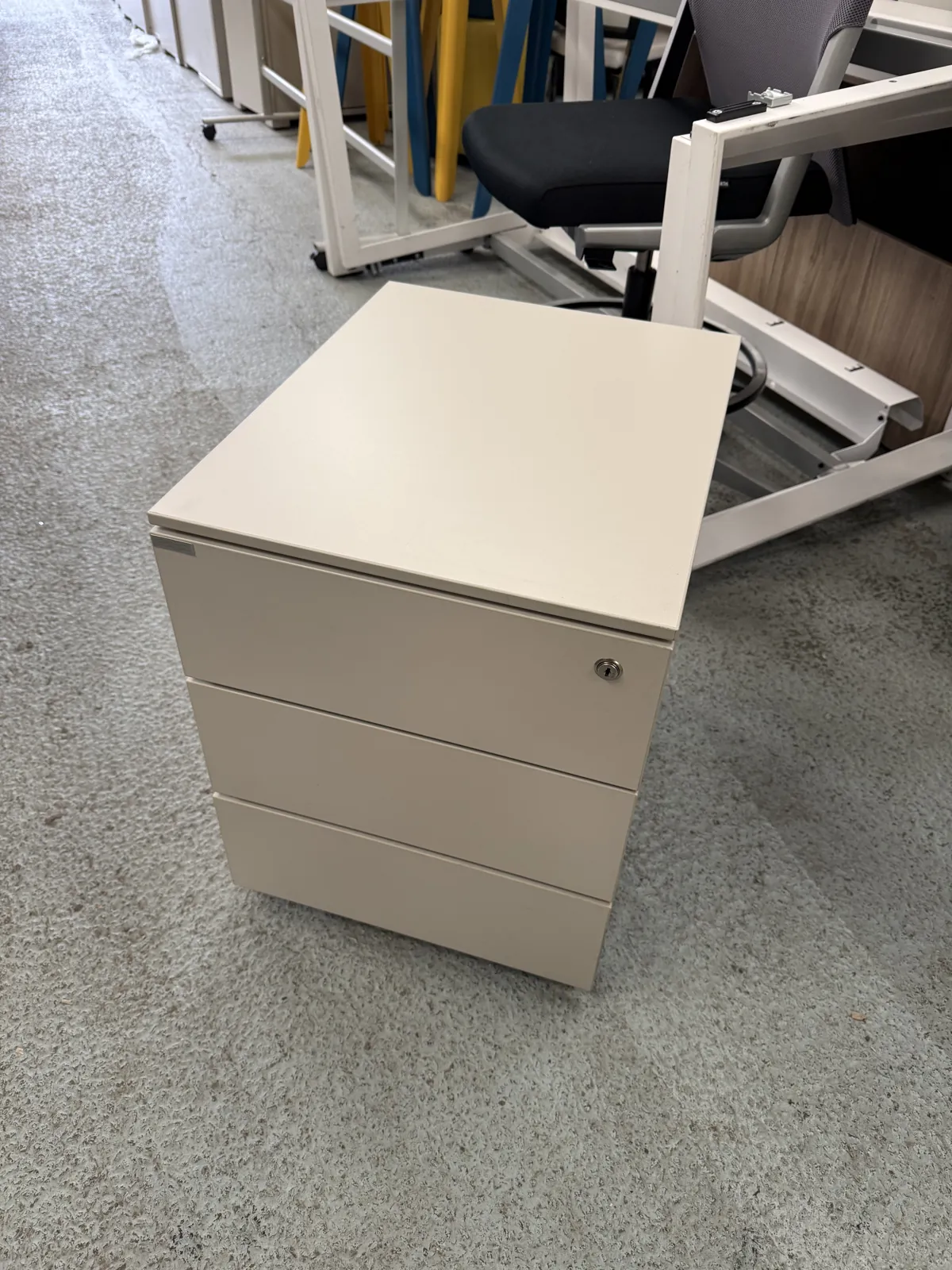 Caisson de bureau à roulettes Clen gris avec 3 tiroirs en métal, photo 2