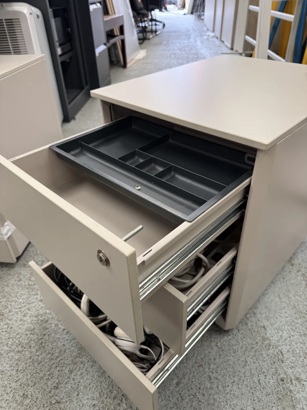 Caisson de bureau à roulettes Clen gris avec 3 tiroirs en métal, photo 4