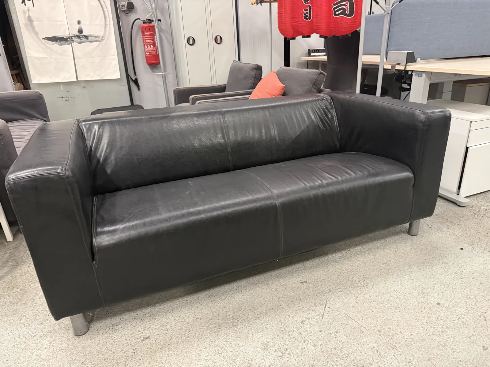Canapé en cuir noir, longueur 180 cm et profondeur 85 cm, photo 2