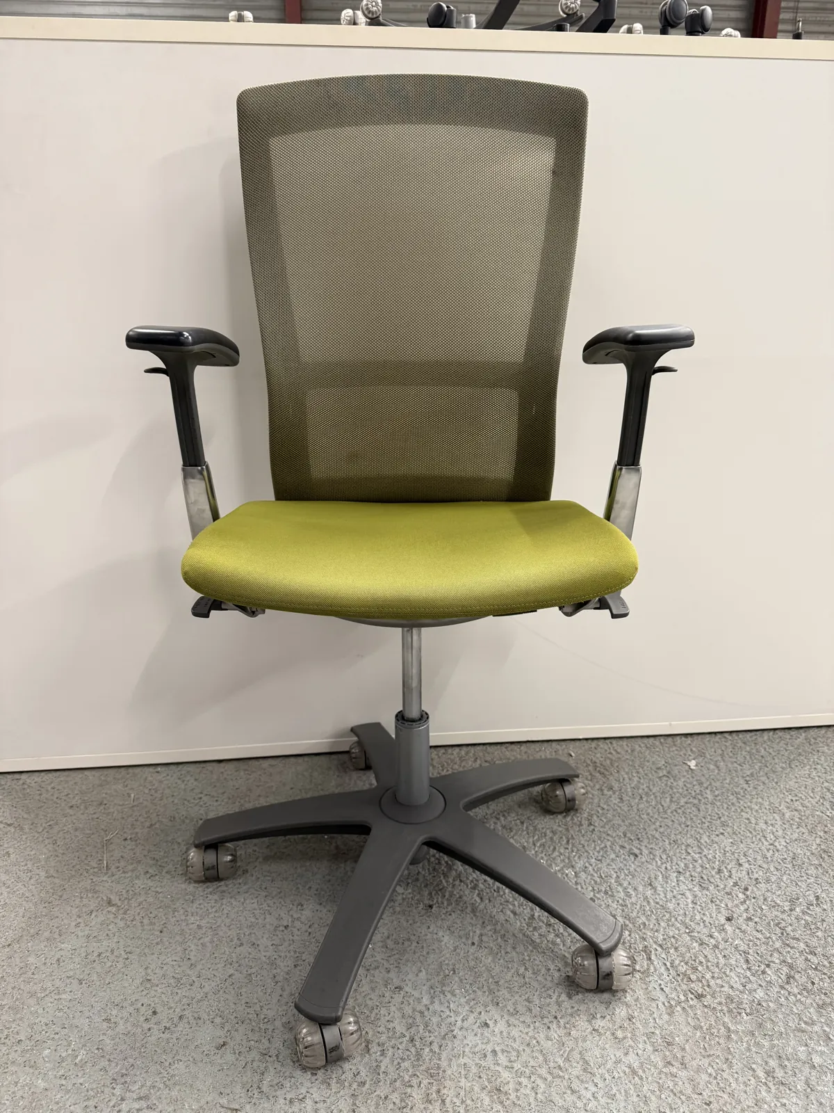 Chaise de bureau Knoll Life verte d'occasion, photo 1