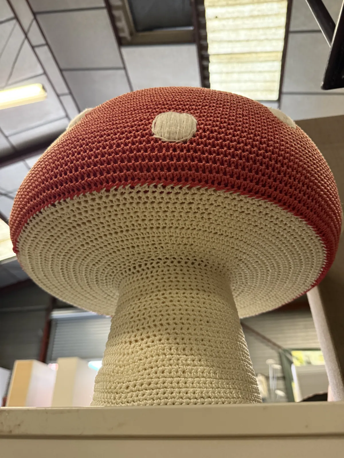 Champignon décoratif en tissu rouge et blanc Anne-claire Petit, photo 4