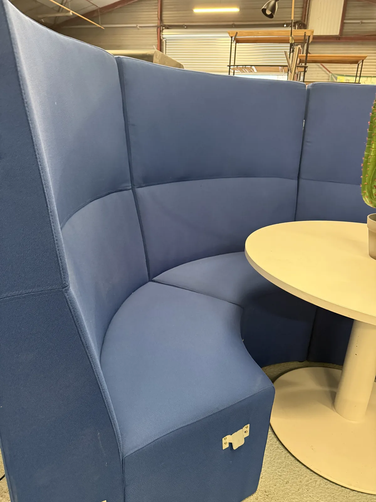 Fauteuil coin détente bleu en tissu pour salle de pause, photo 2