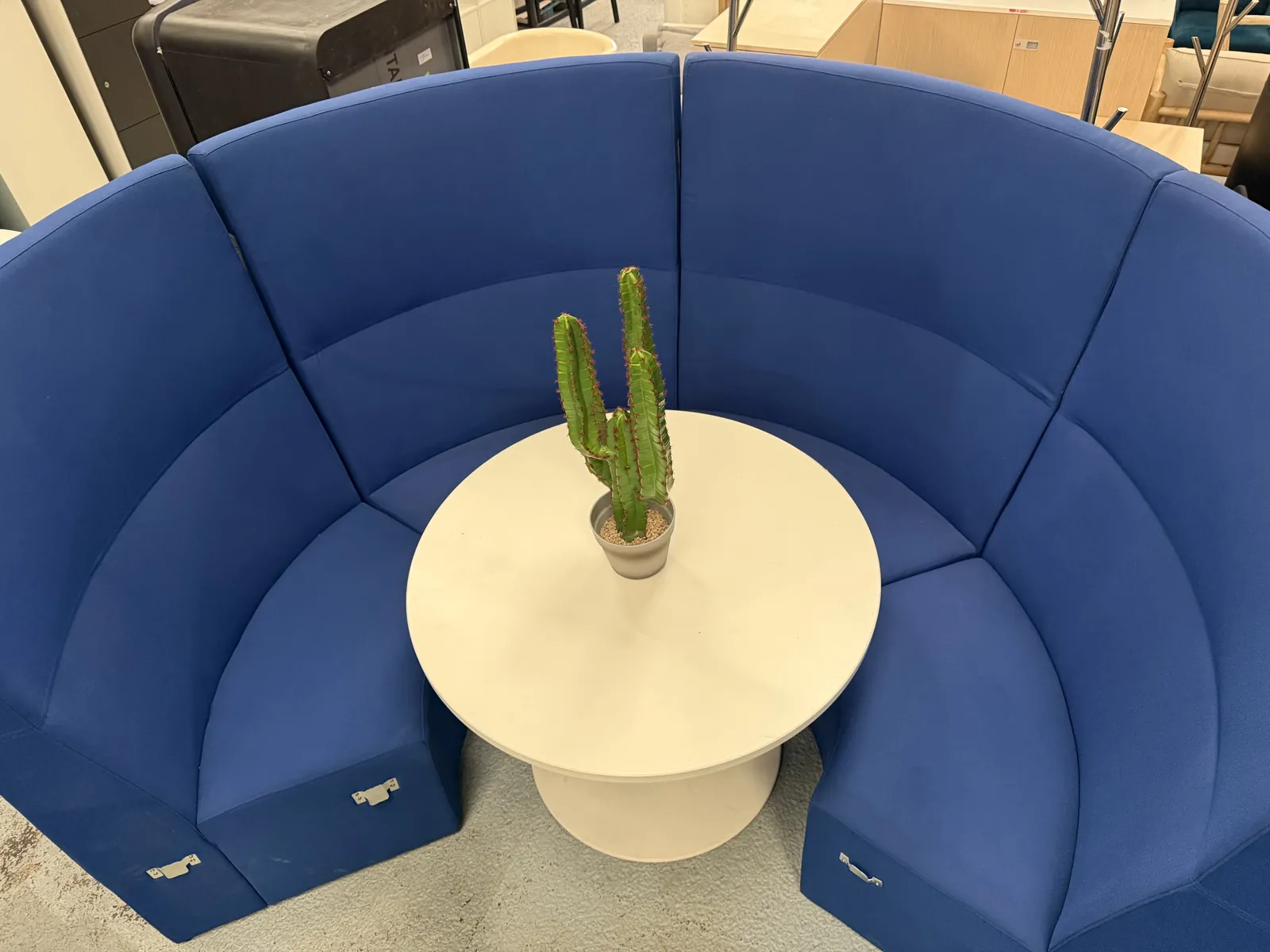 Fauteuil coin détente bleu en tissu pour salle de pause, photo 3