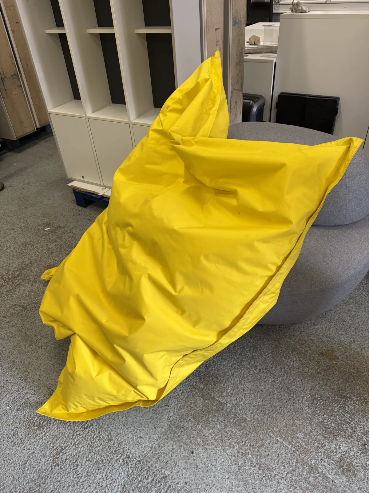Grand coussin Fatboy jaune en tissu, pouf de sol 155 cm, photo 2
