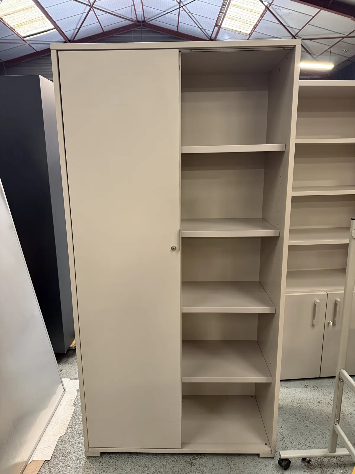 Grande armoire de bureau grise à portes coulissantes, 198 cm, photo 3