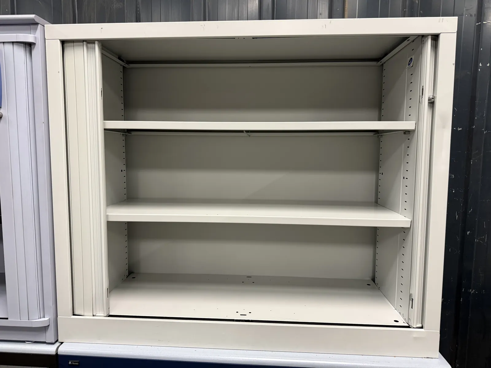 Petite armoire de rangement grise en plastique, meuble polyvalent, photo 2