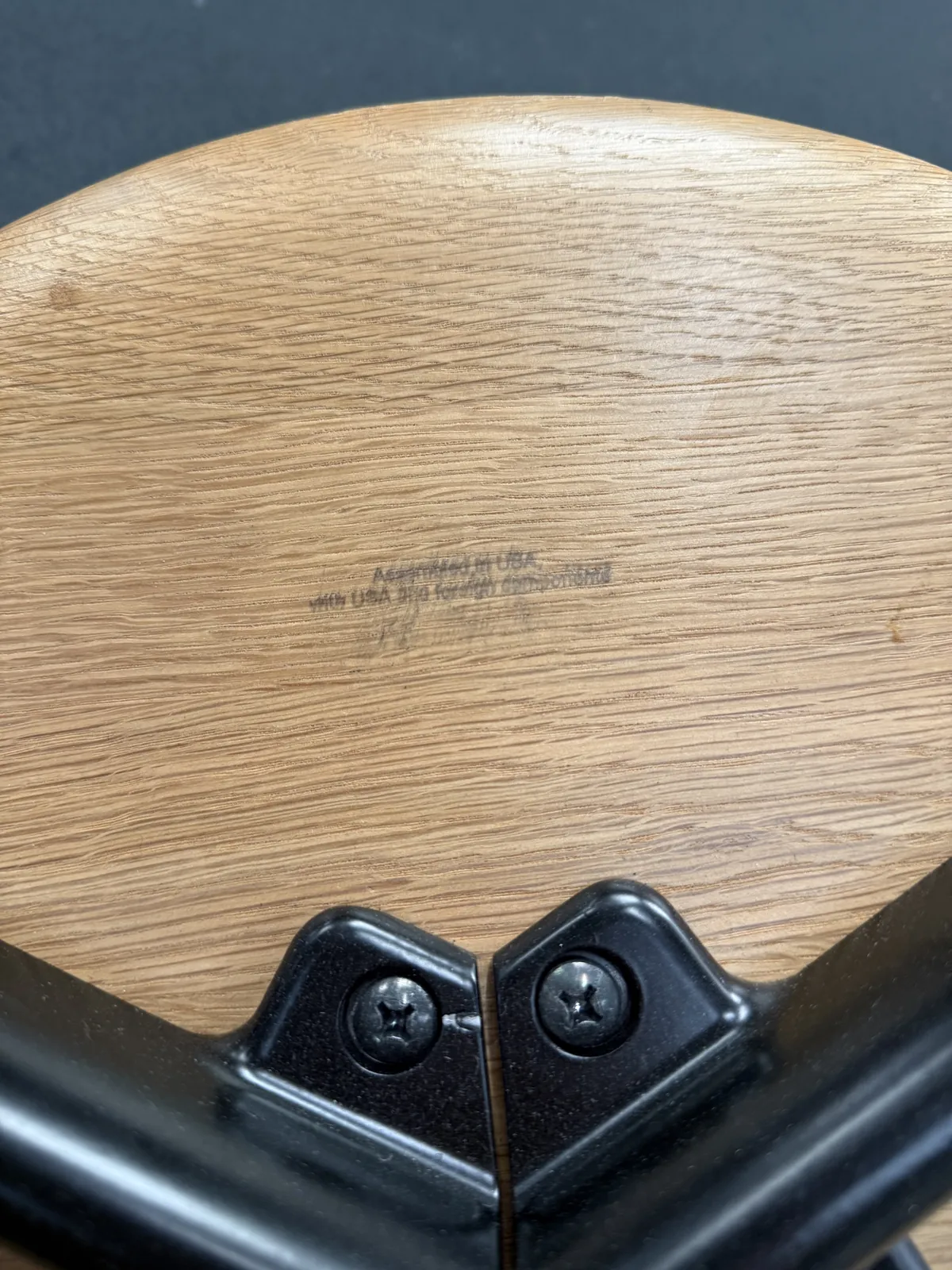 Petite table ronde en bois à 3 pieds noirs, utilisable comme tabouret, photo 3
