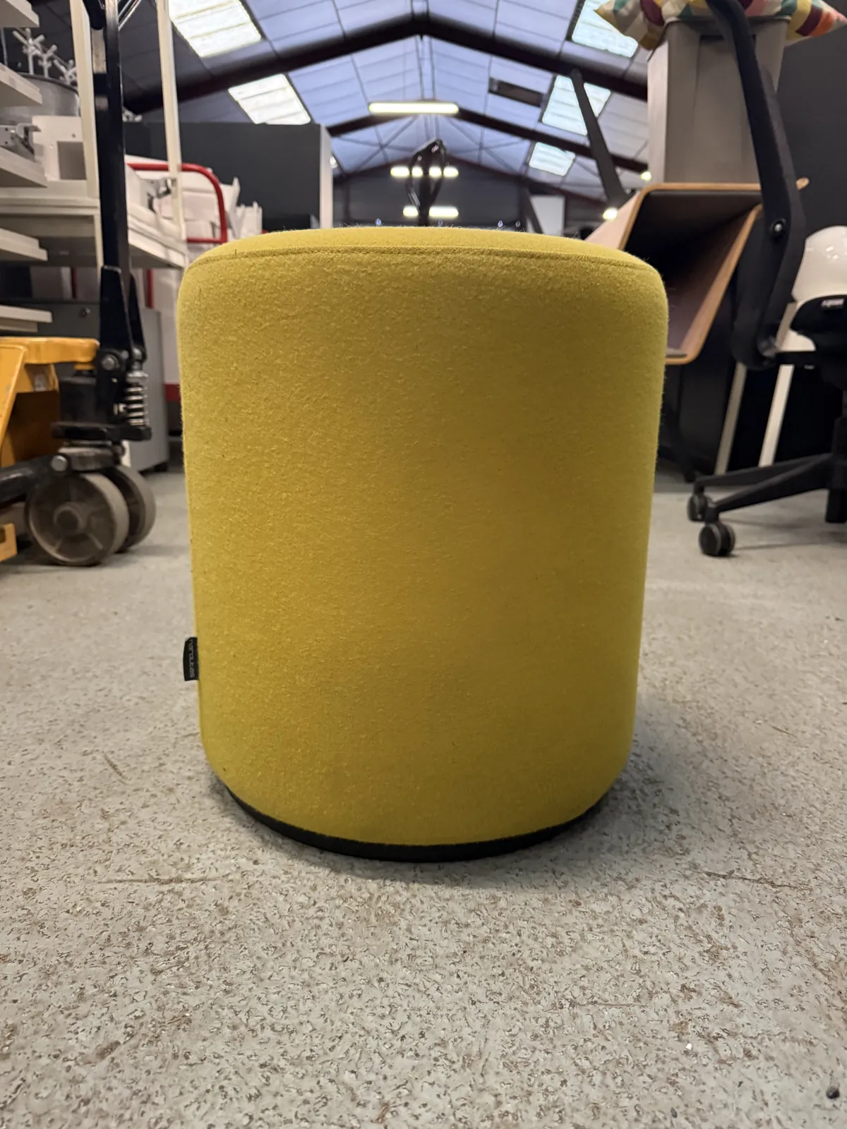 Pouf jaune Narbutas en tissu, vendu sans roulettes, photo 1