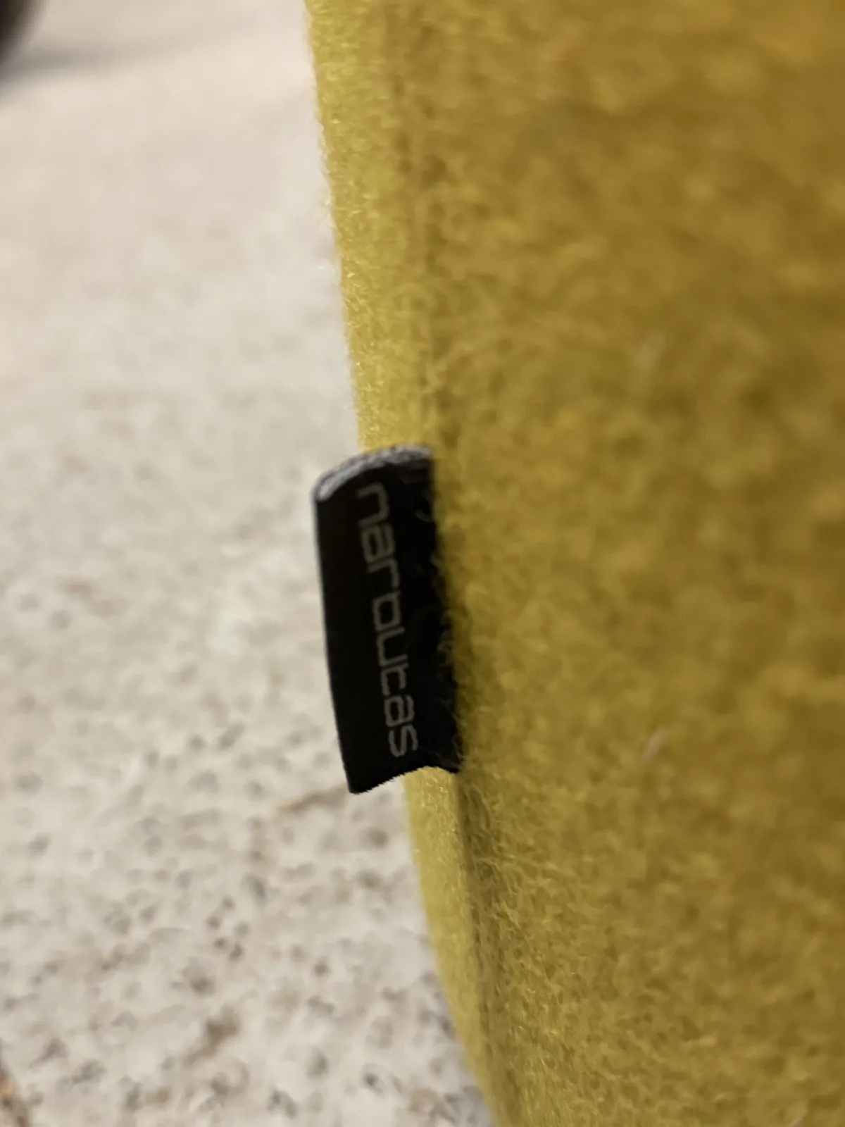 Pouf jaune Narbutas en tissu, vendu sans roulettes, photo 3