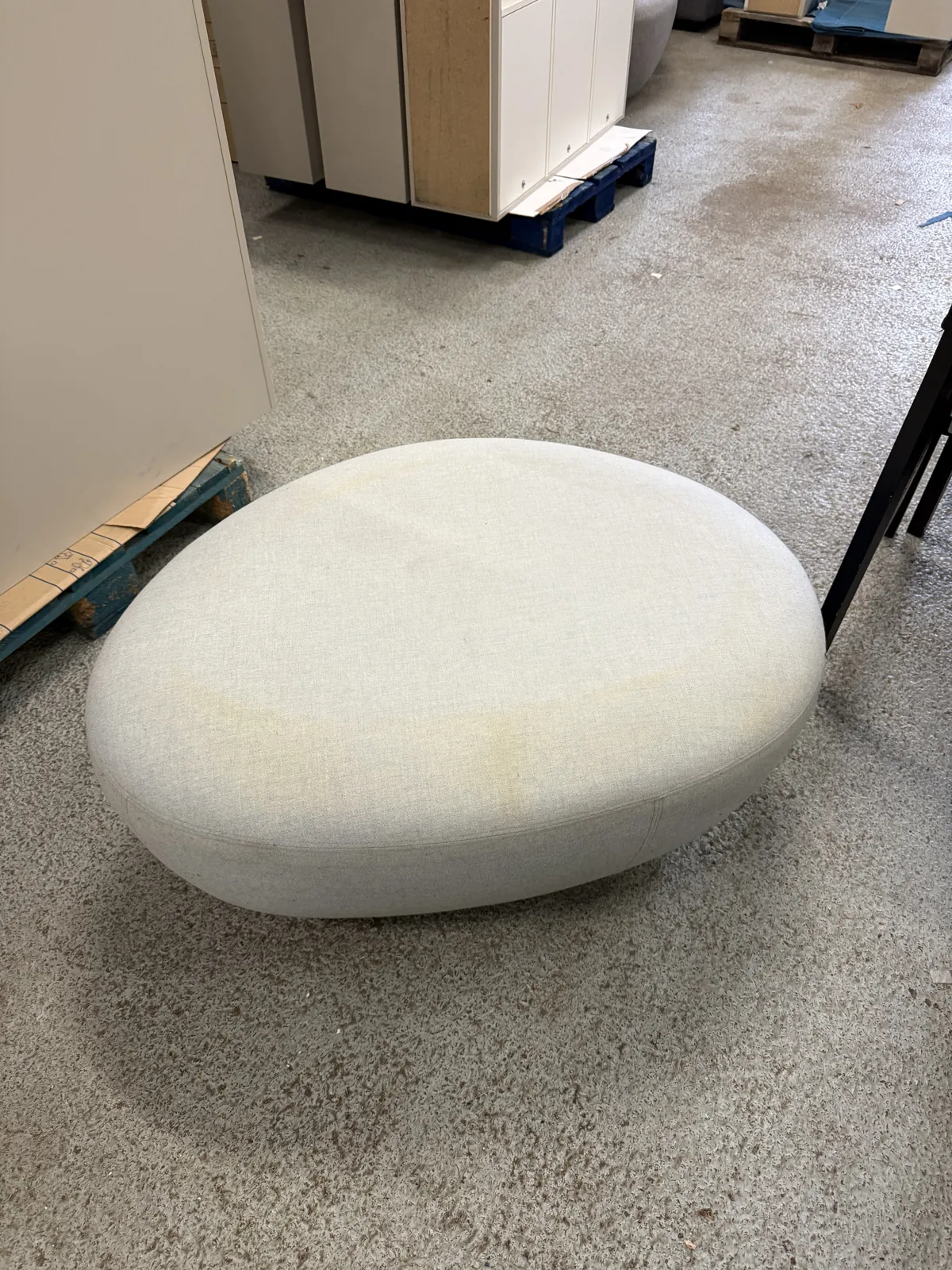 Pouf de salon bleu gris clair en tissu, assise basse 100 cm, photo 1