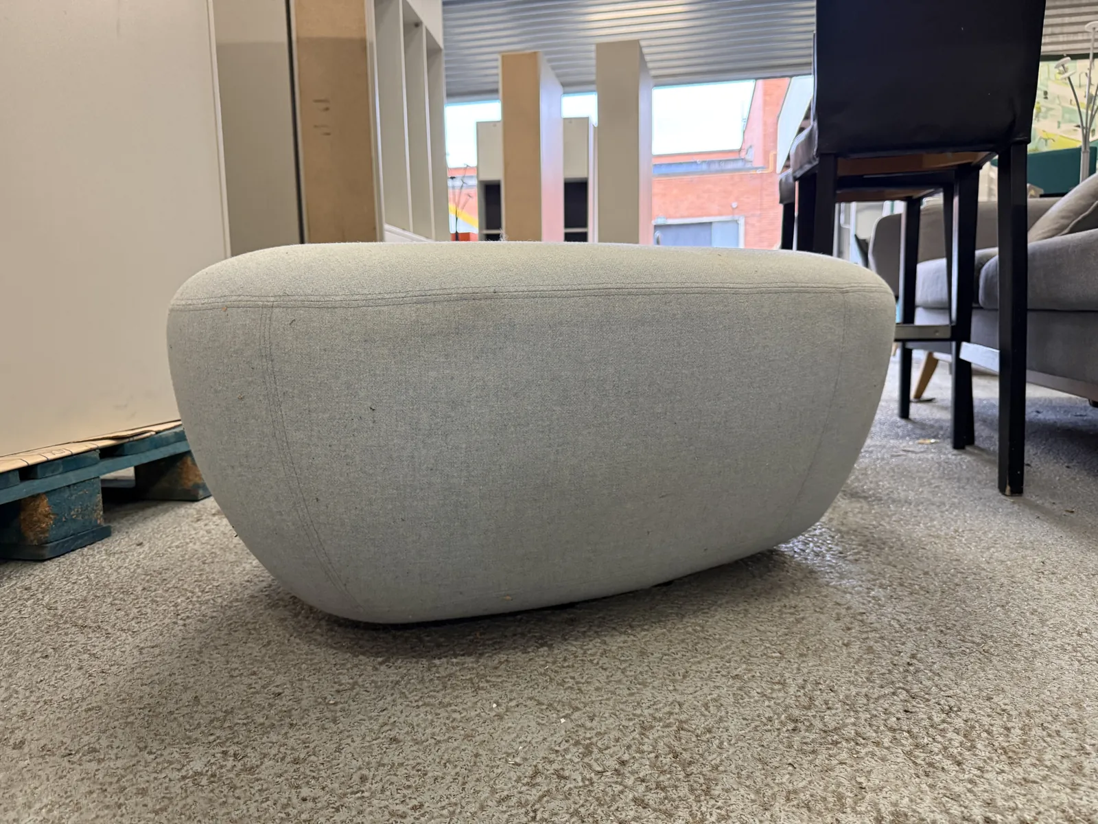 Pouf de salon bleu gris clair en tissu, assise basse 100 cm, photo 3